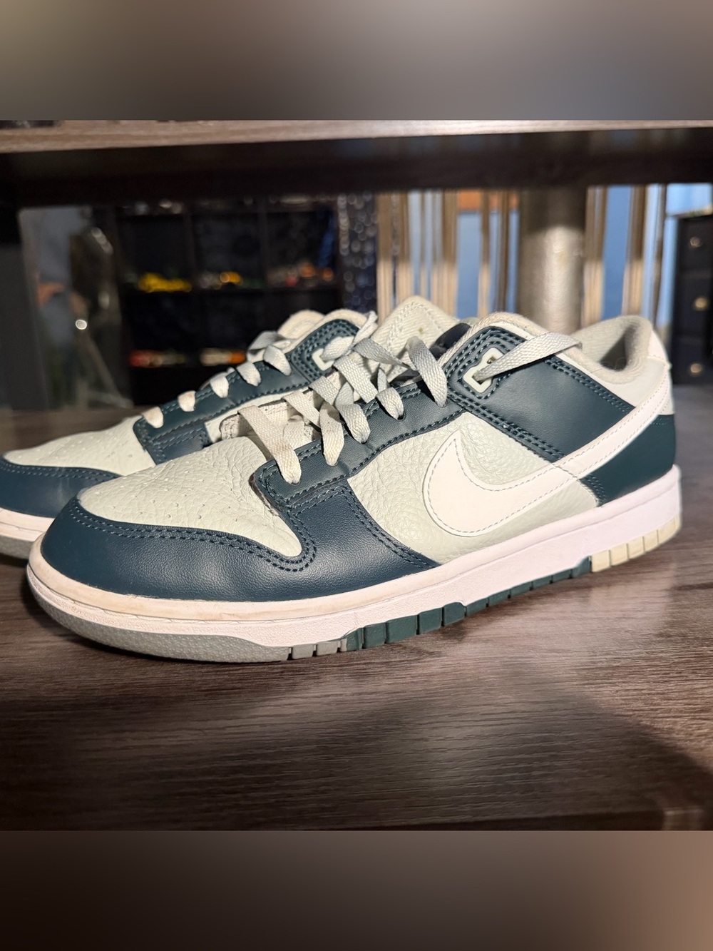 Nike Womens Low-Top Sneakers in Green and White